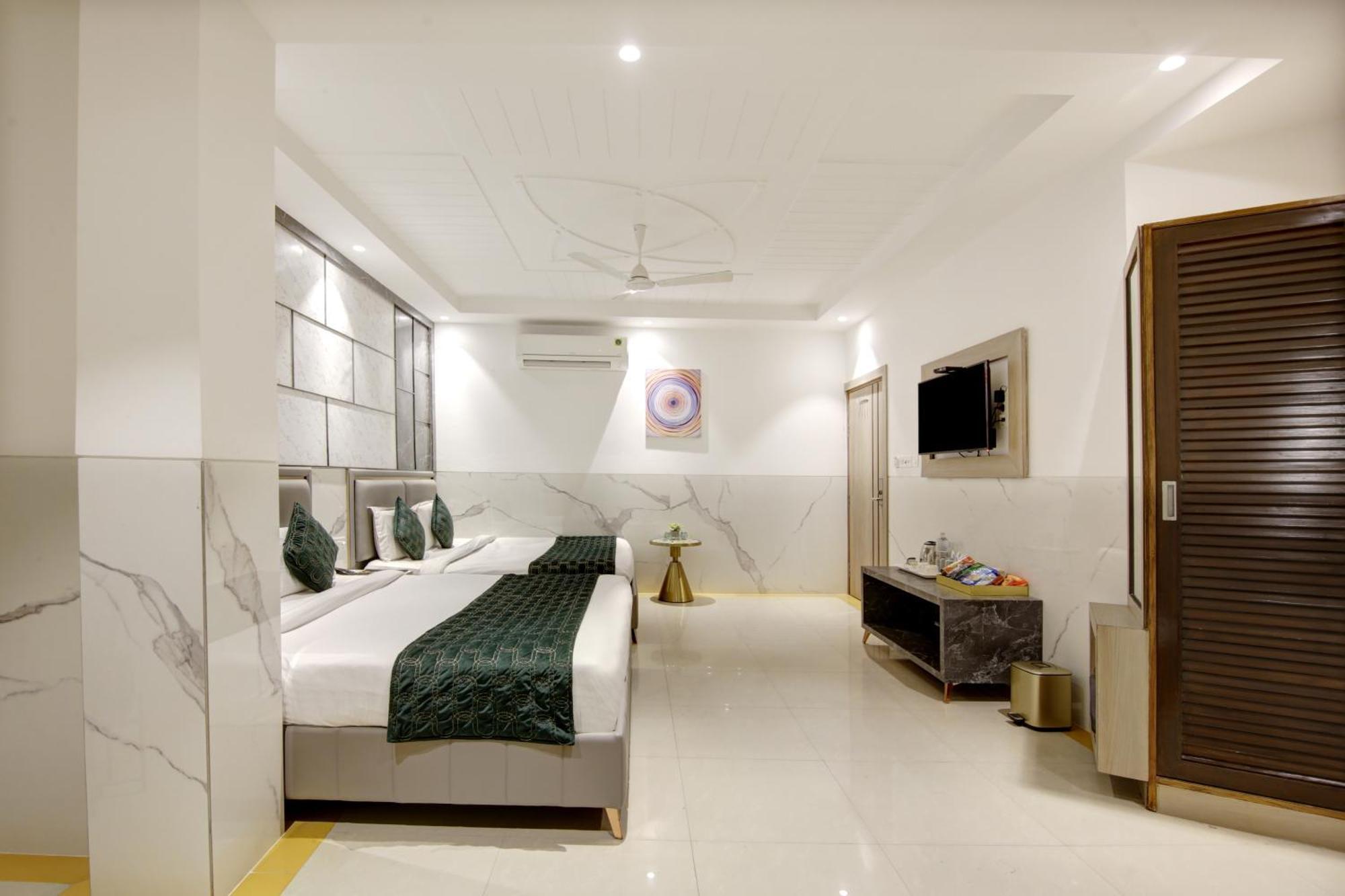 Hotel Delhi 37 By Star Group Near Delhi Airport Нью-Дели Экстерьер фото