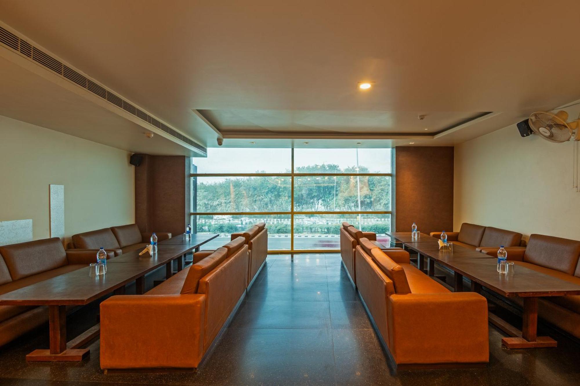 Hotel Delhi 37 By Star Group Near Delhi Airport Нью-Дели Экстерьер фото