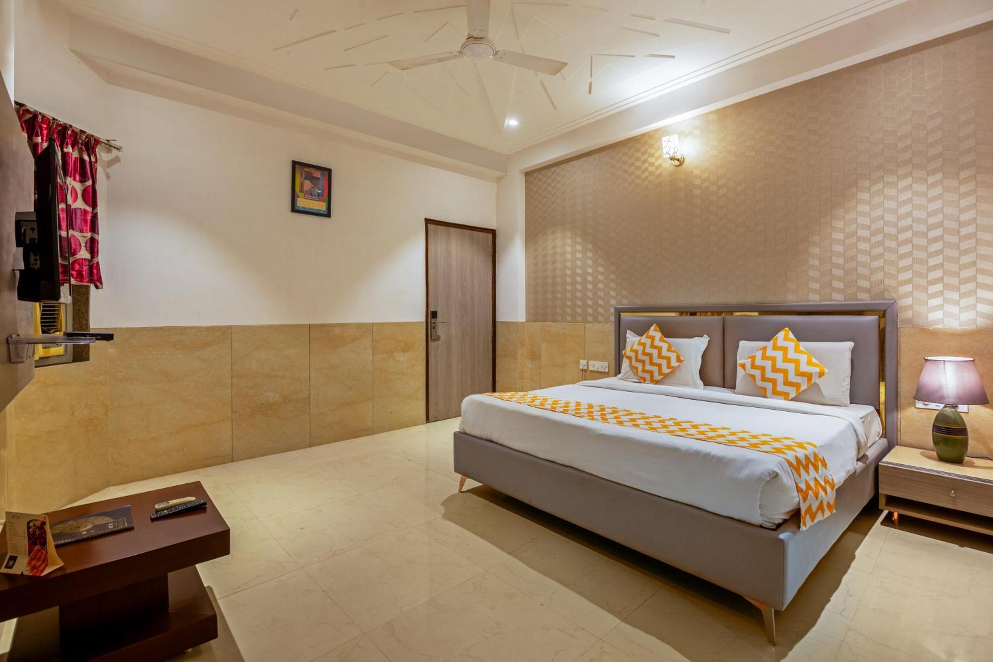 Hotel Delhi 37 By Star Group Near Delhi Airport Нью-Дели Экстерьер фото