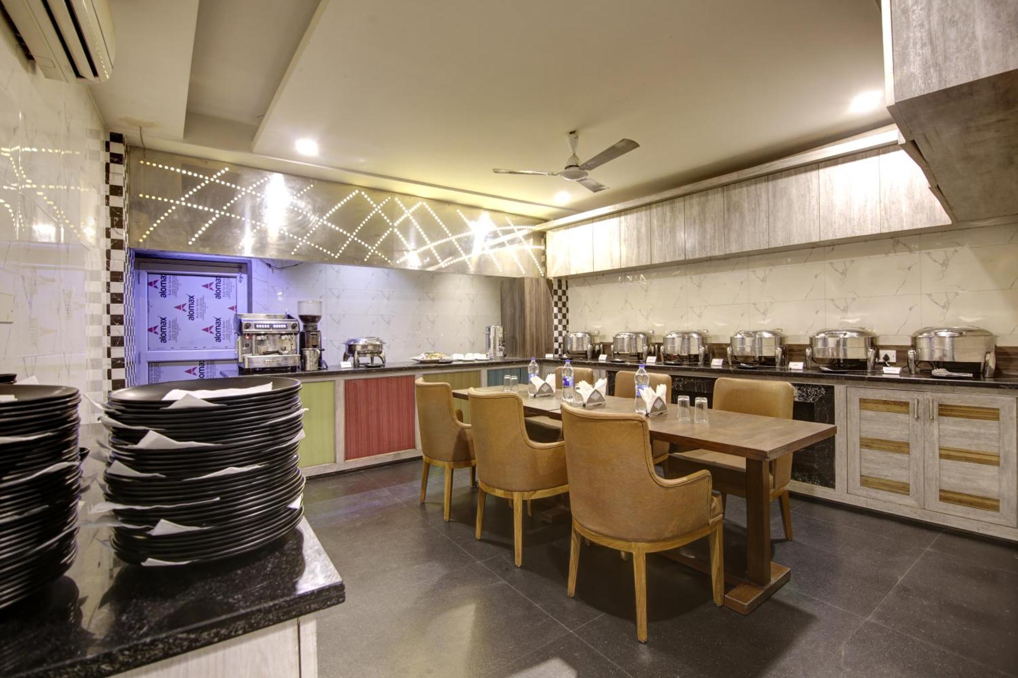 Hotel Delhi 37 By Star Group Near Delhi Airport Нью-Дели Экстерьер фото